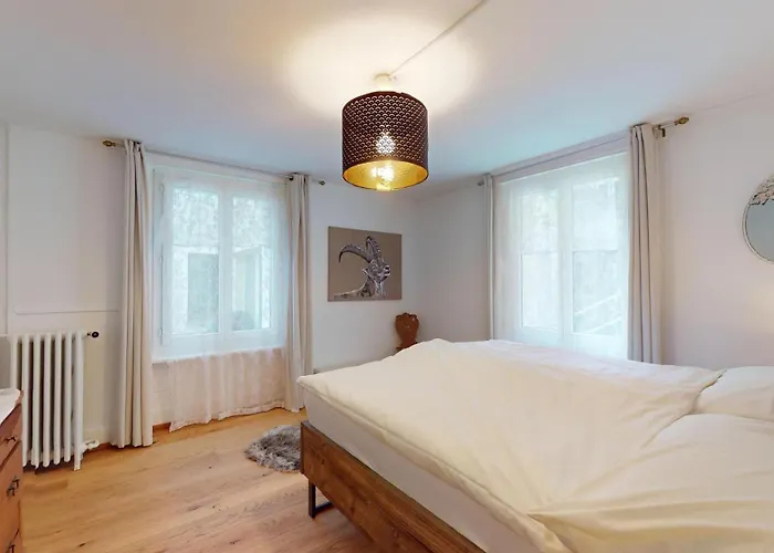 Apartman Chavallera 5 *